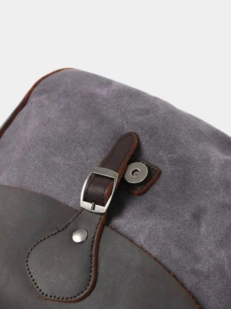 Windsor Messenger Shoulder Bag